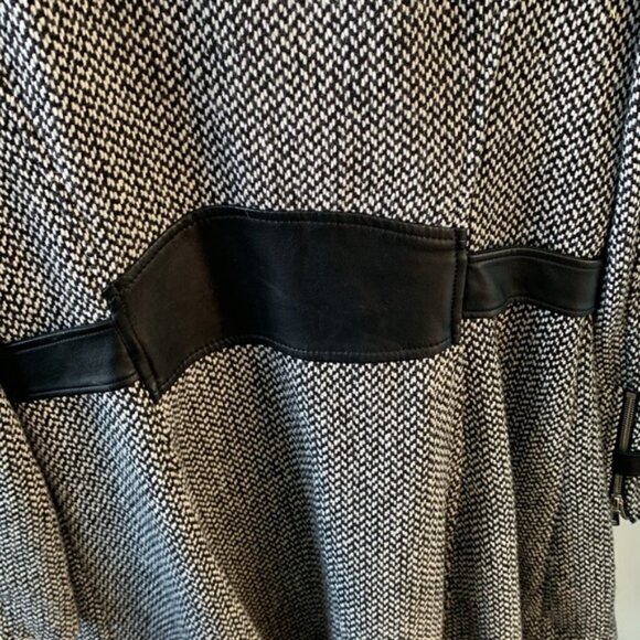 Guess Black and White Tweed Coat sz M euc - Picture 8 of 11